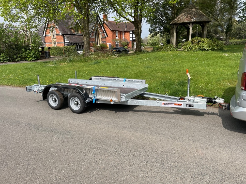 Plant and access trailer